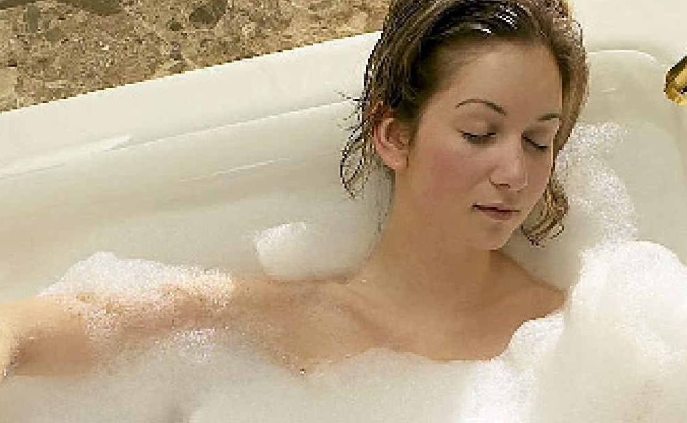 A bath can help people de-stress after a hectic day. A bath can help people de-stress after a hectic day.